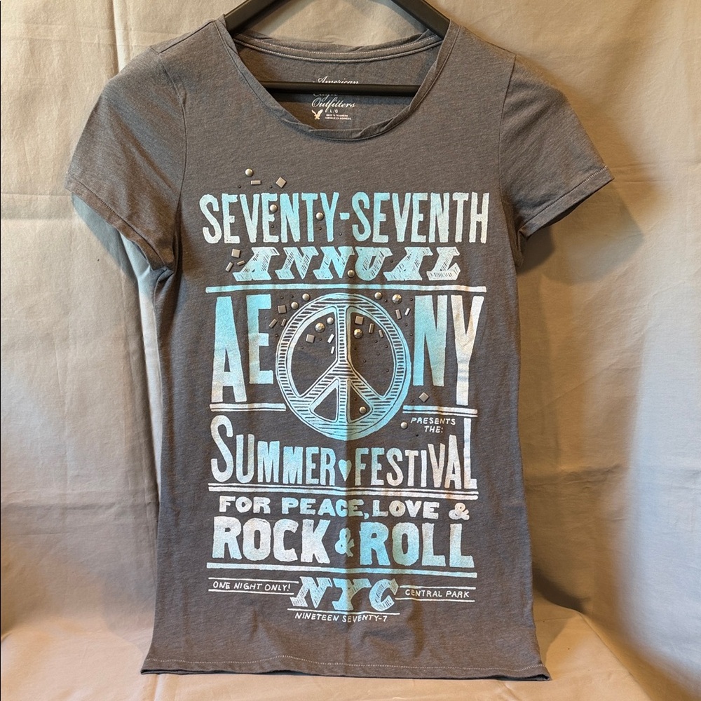 American Eagle Outfitters Gray Graphic Tee